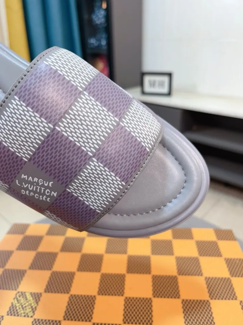 Men's shoes 💰340🌹🌹 (lv-Louis Vuitton) New men's slippers, high-end boutique, exquisite embossed logo decoration on the upper, fine workmanship, super soft soles, casual, loose and comfortable, a must-have in summer! \nsize：38-44